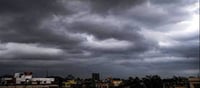 বজ্রবিদ্যুৎ সহ কয়েক পশলা হালকা থেকে মাঝারি বৃষ্টির সম্ভাবনা